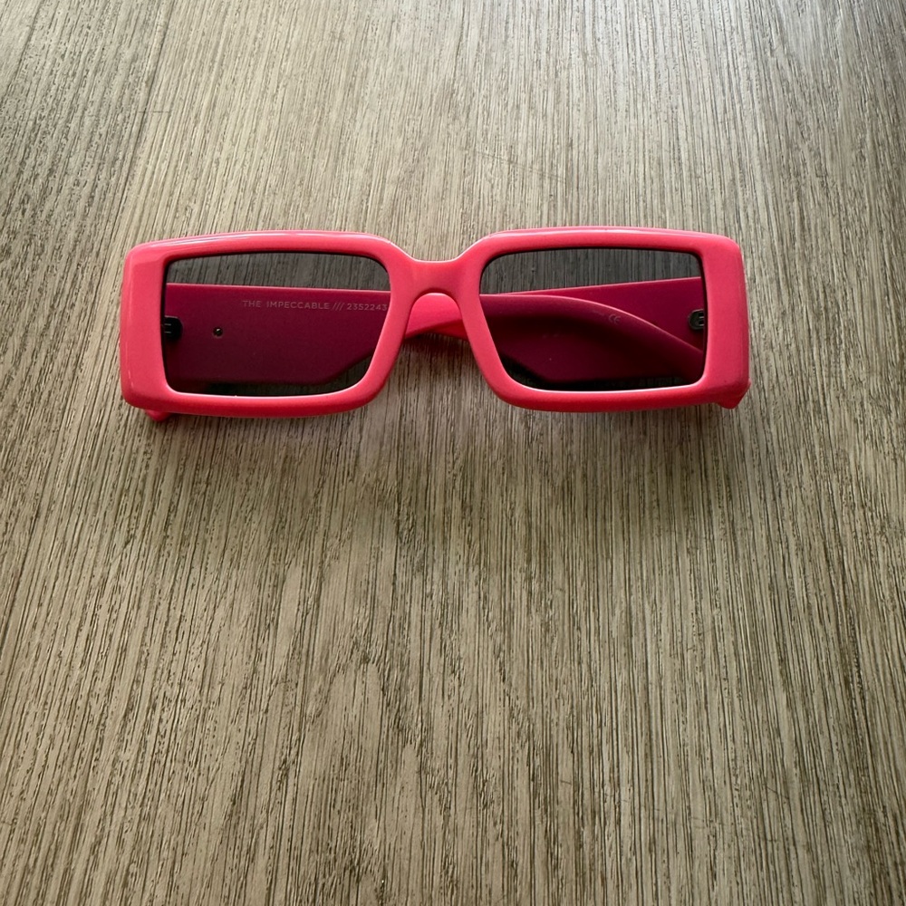 le specs the impeccable pink rectangle modern retro sunglasses eyewear NEW